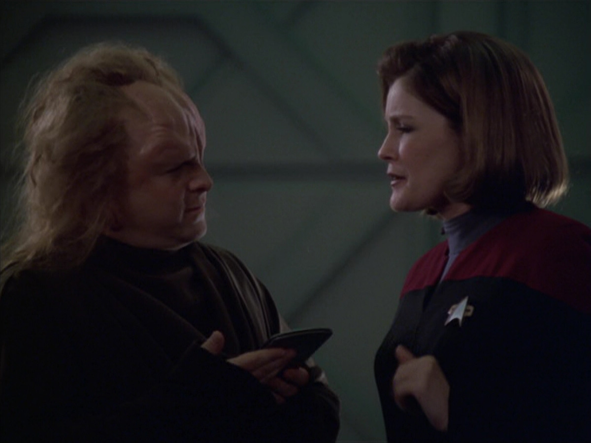 extant_StarTrek_VOY_5x20-ThinkTank_01800.jpg