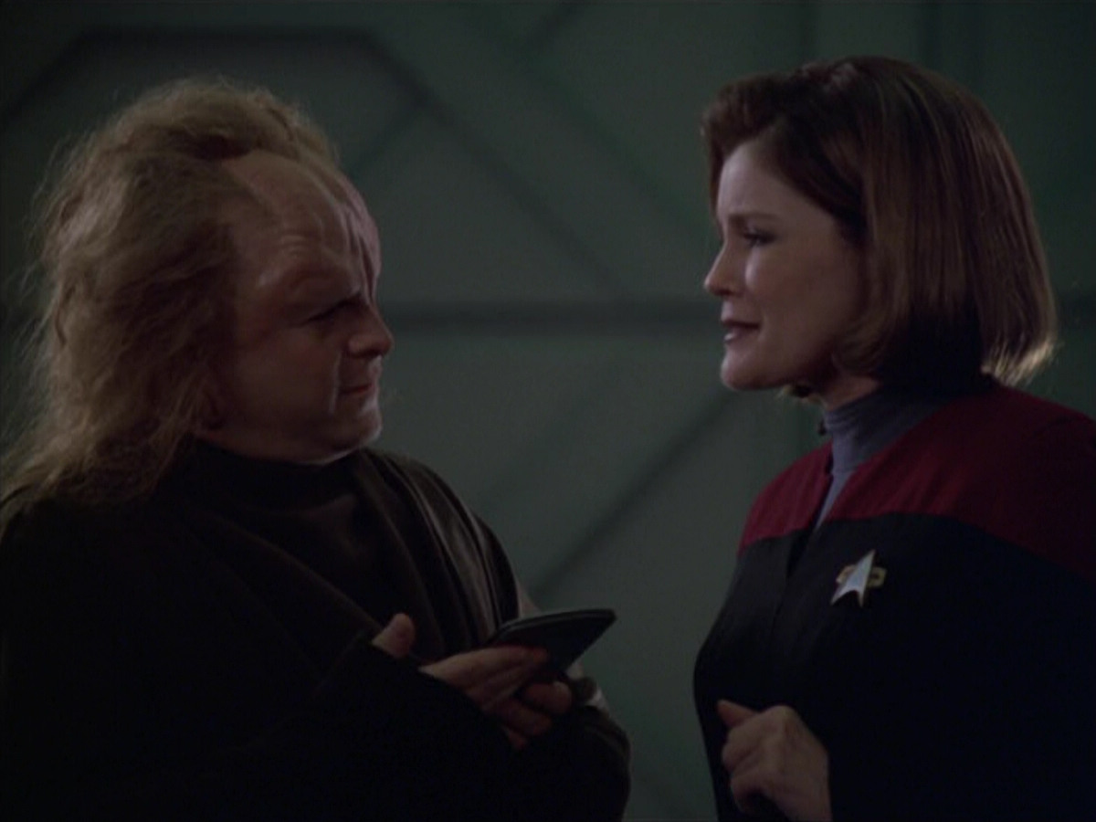 extant_StarTrek_VOY_5x20-ThinkTank_01801.jpg