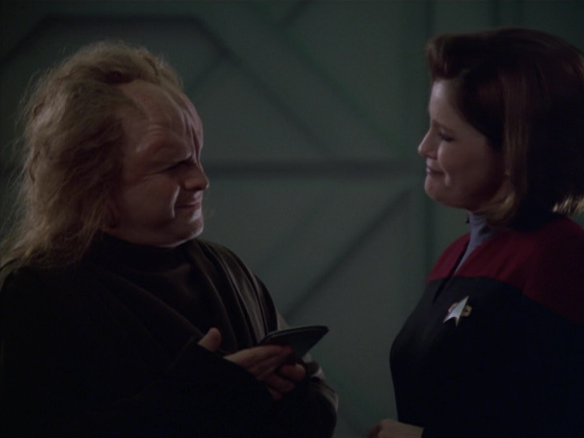 extant_StarTrek_VOY_5x20-ThinkTank_01802.jpg