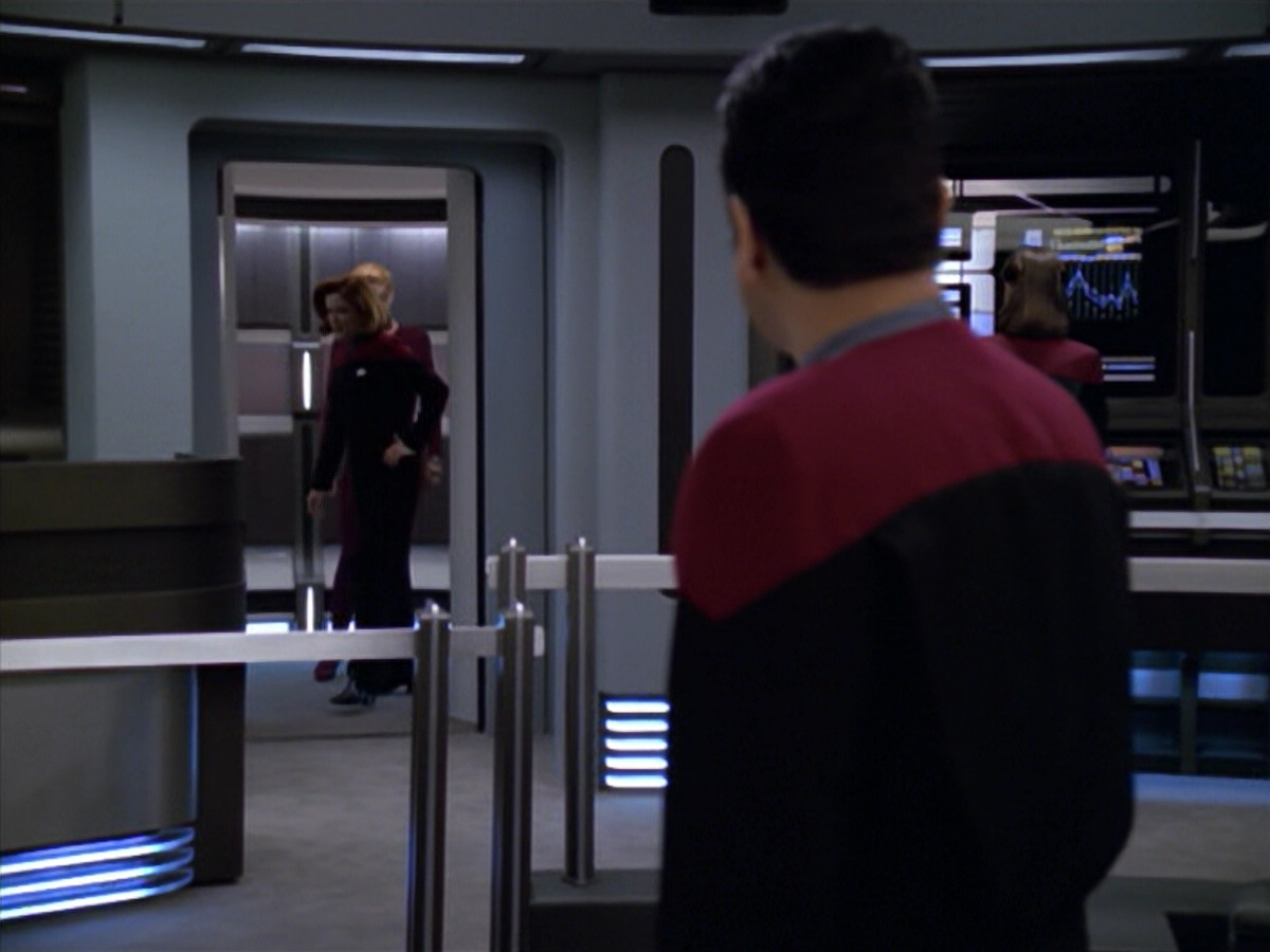 extant_StarTrek_VOY_5x20-ThinkTank_01820.jpg