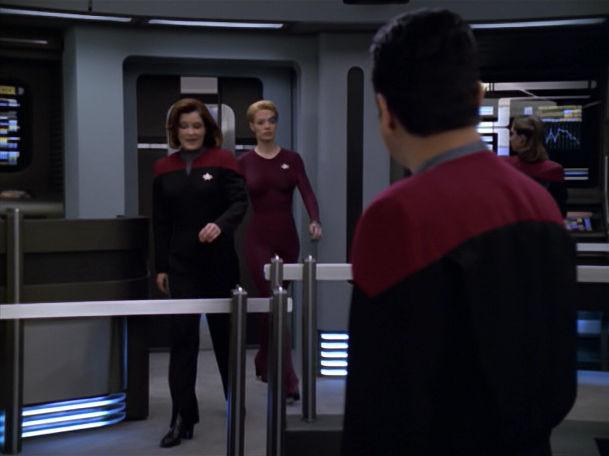 extant_StarTrek_VOY_5x20-ThinkTank_01824.jpg