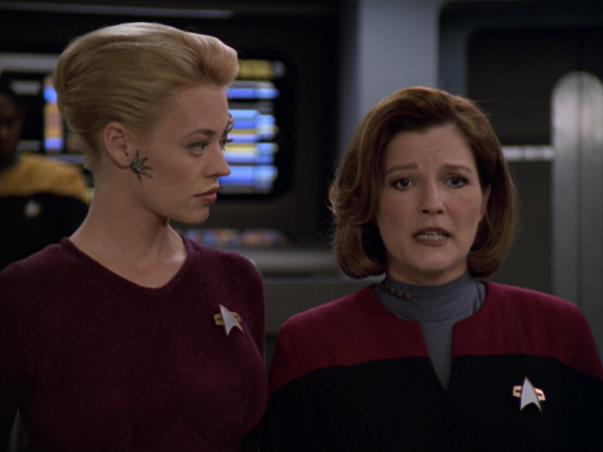 extant_StarTrek_VOY_5x20-ThinkTank_01849.jpg