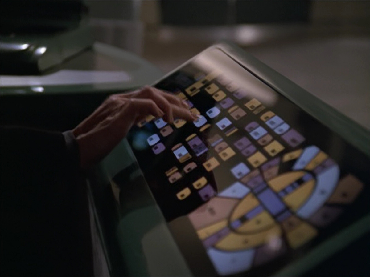 extant_StarTrek_VOY_5x20-ThinkTank_01870.jpg