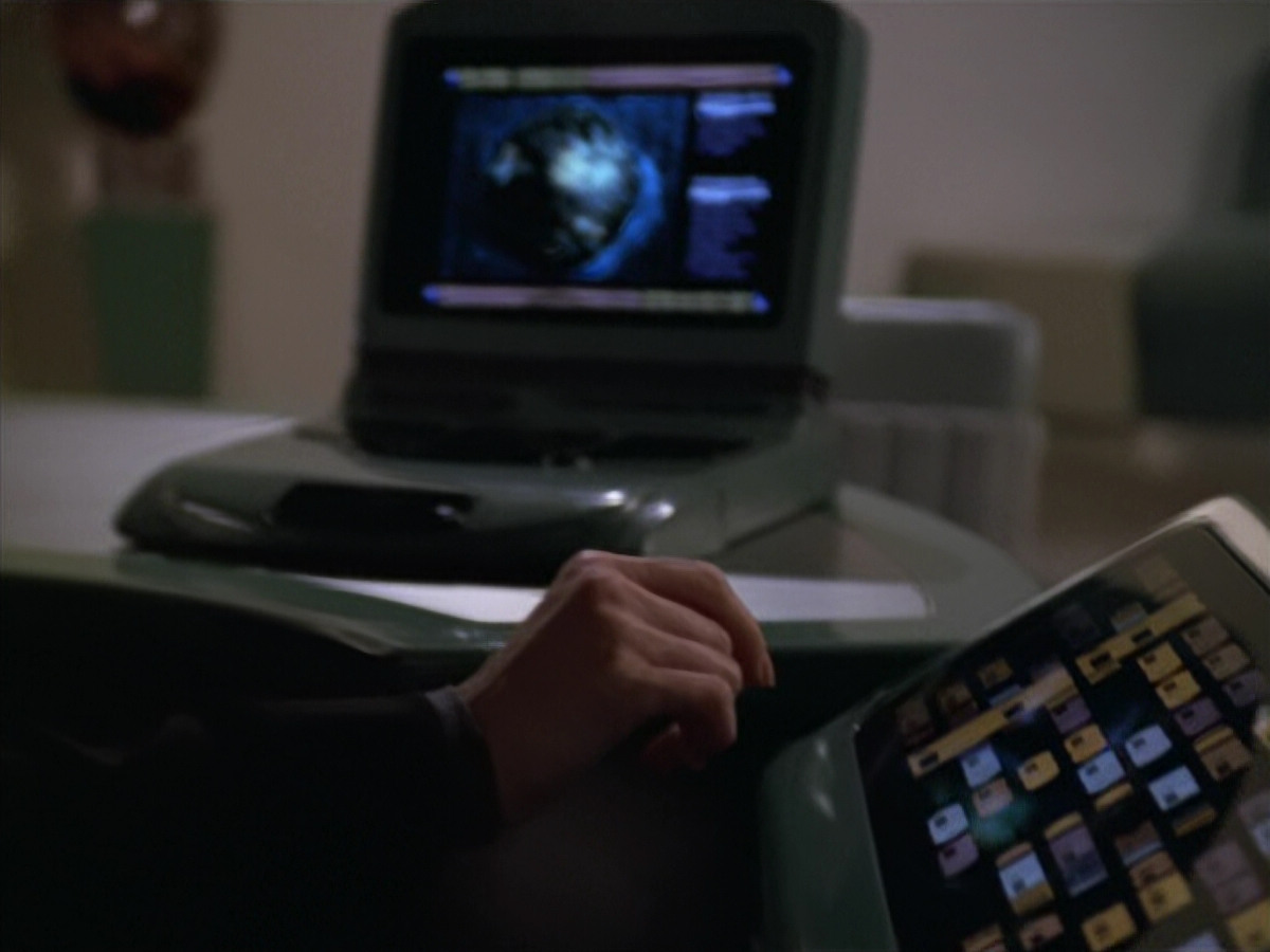 extant_StarTrek_VOY_5x20-ThinkTank_01872.jpg