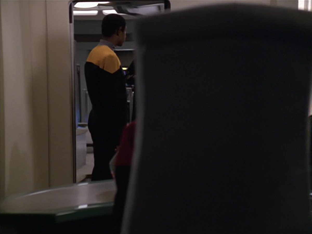 extant_StarTrek_VOY_5x20-ThinkTank_01894.jpg