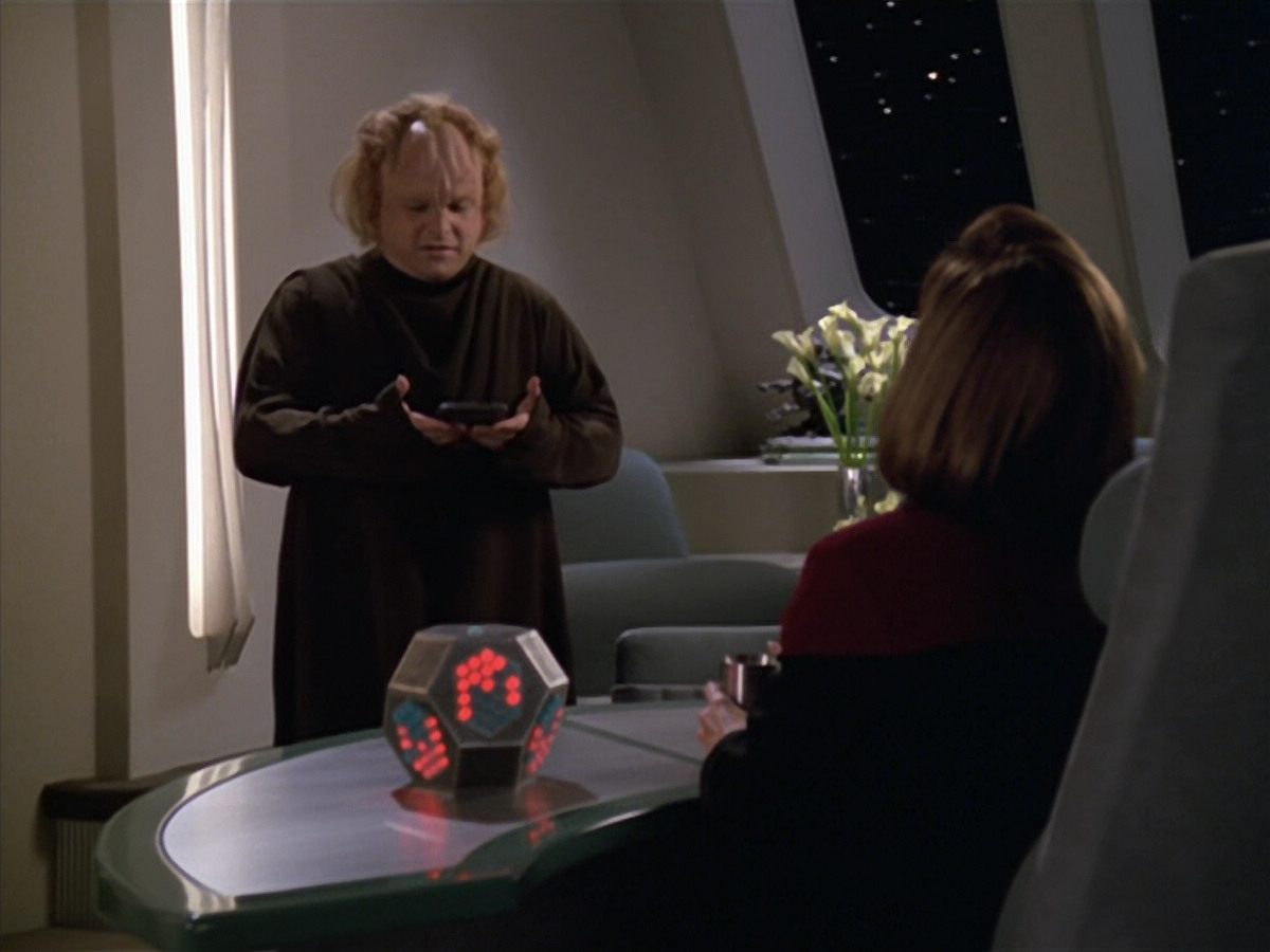 extant_StarTrek_VOY_5x20-ThinkTank_01901.jpg