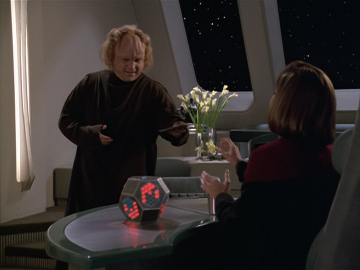 extant_StarTrek_VOY_5x20-ThinkTank_01904.jpg