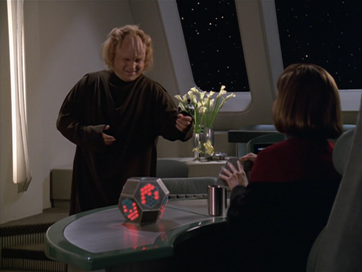 extant_StarTrek_VOY_5x20-ThinkTank_01906.jpg