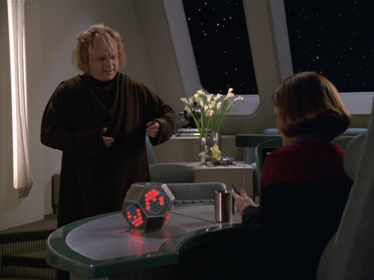 extant_StarTrek_VOY_5x20-ThinkTank_01907.jpg