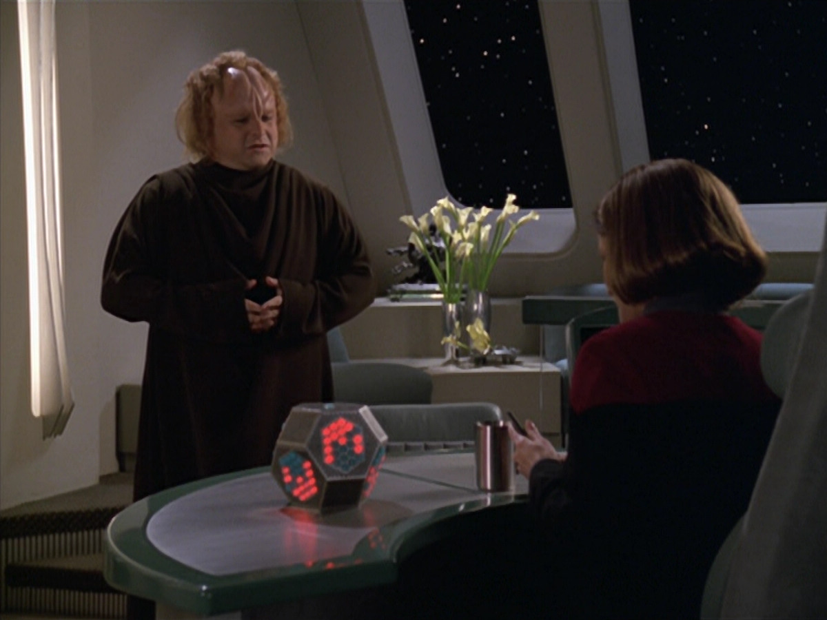 extant_StarTrek_VOY_5x20-ThinkTank_01909.jpg