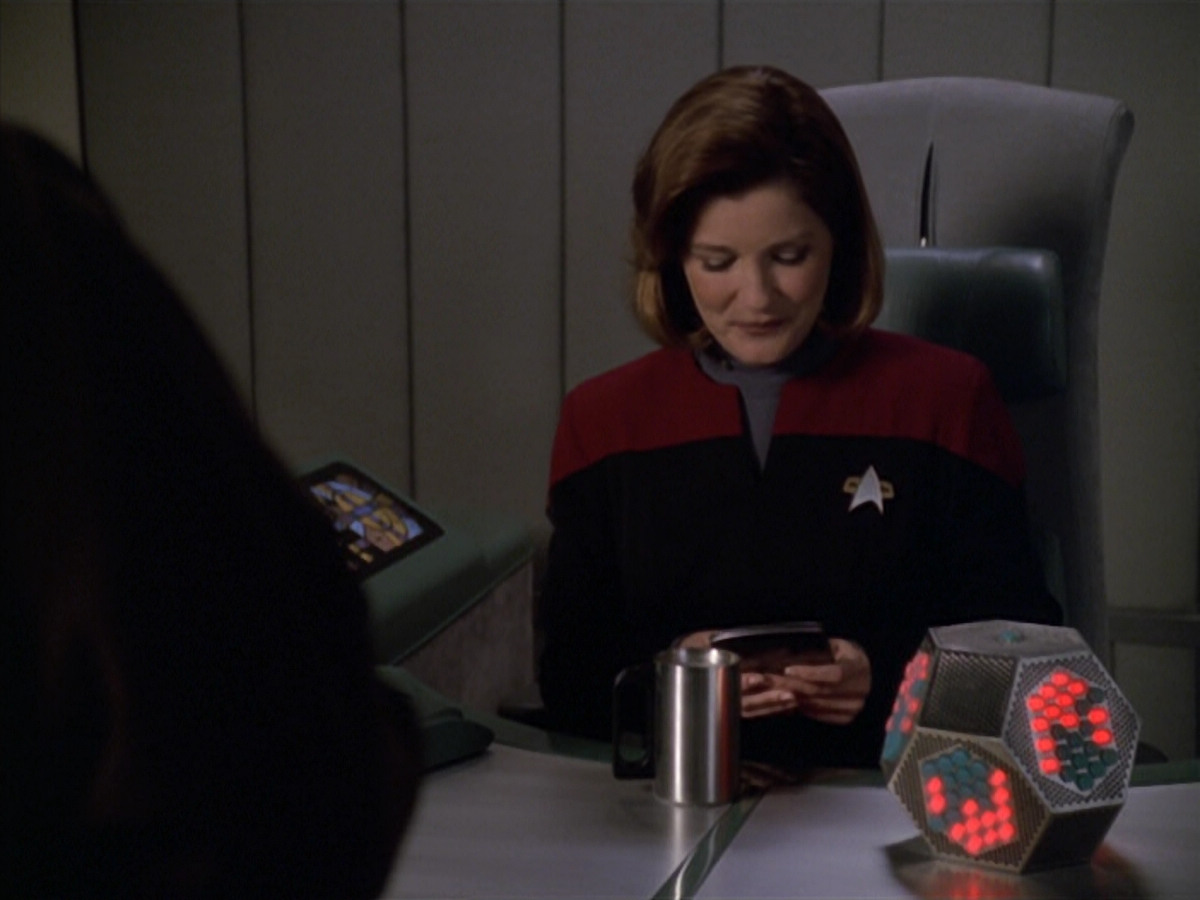 extant_StarTrek_VOY_5x20-ThinkTank_01915.jpg