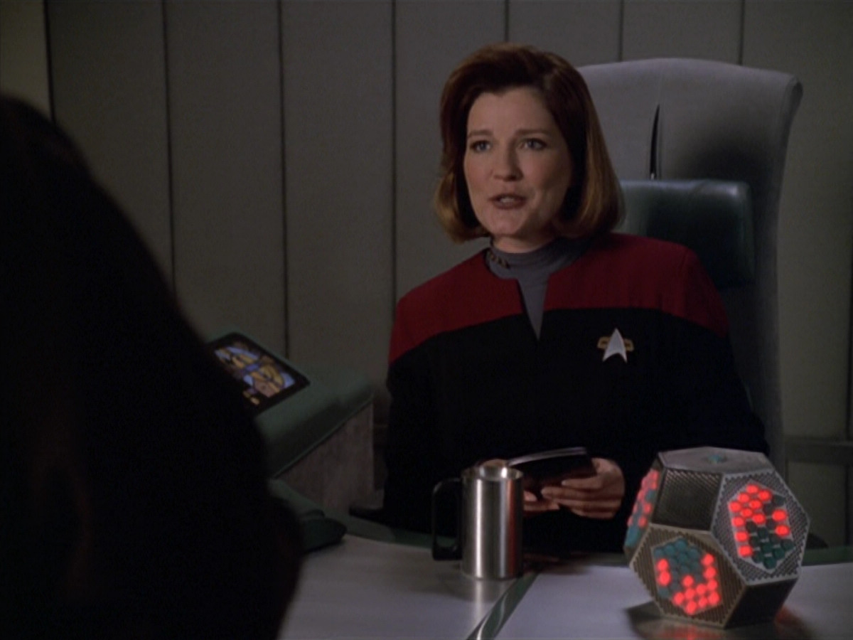 extant_StarTrek_VOY_5x20-ThinkTank_01925.jpg