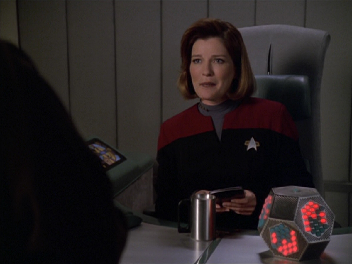 extant_StarTrek_VOY_5x20-ThinkTank_01926.jpg