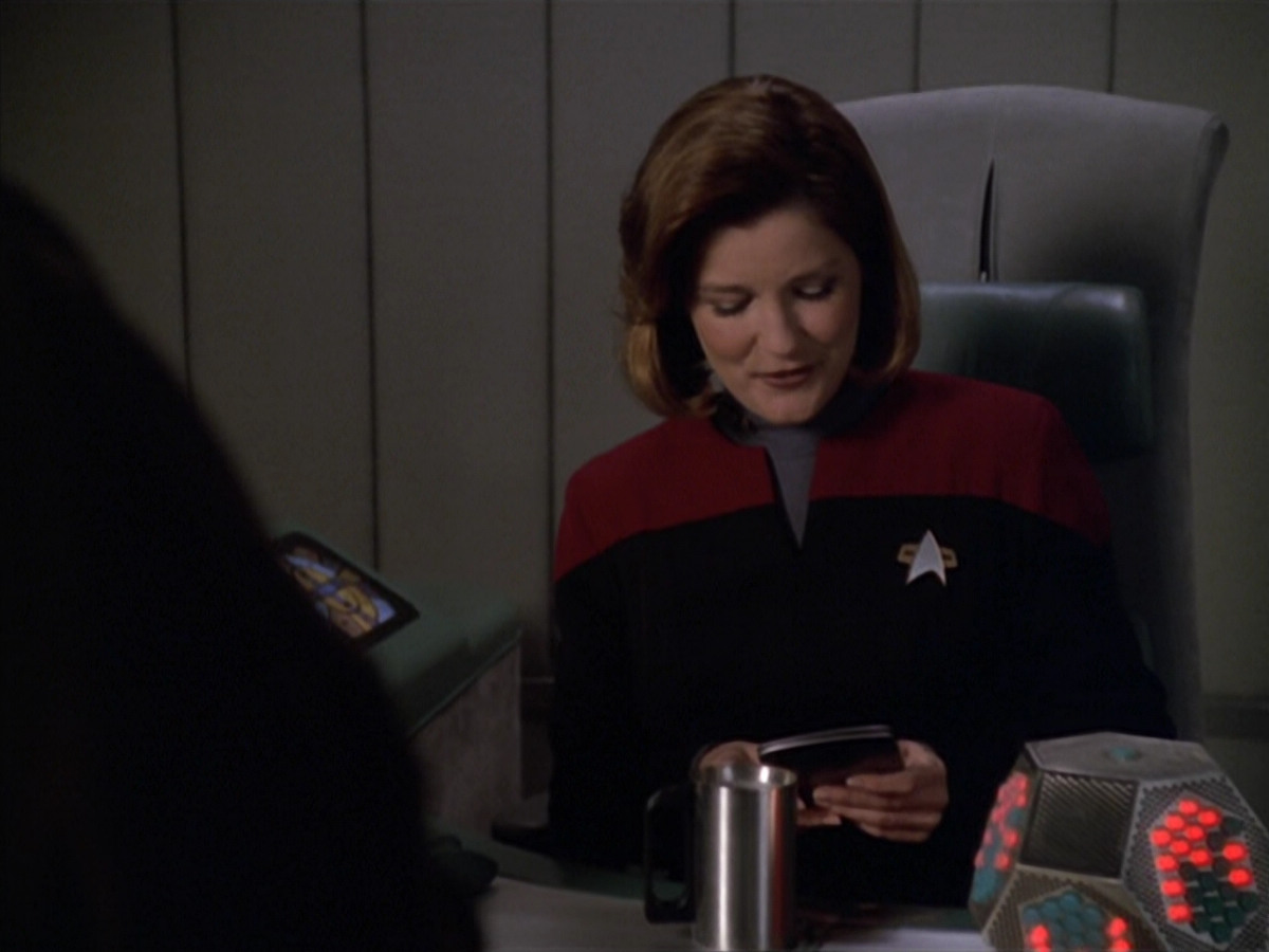 extant_StarTrek_VOY_5x20-ThinkTank_01932.jpg