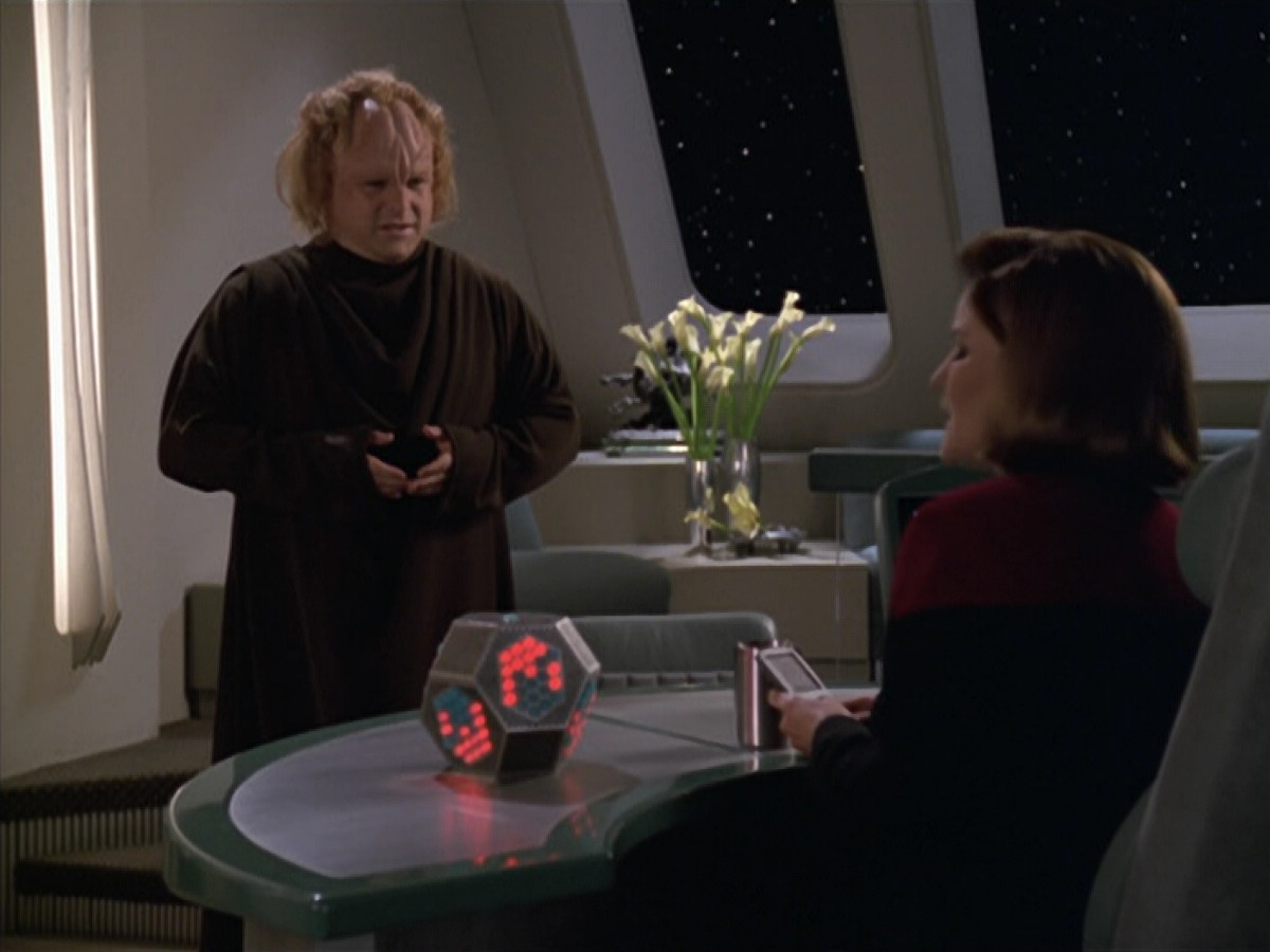extant_StarTrek_VOY_5x20-ThinkTank_01963.jpg