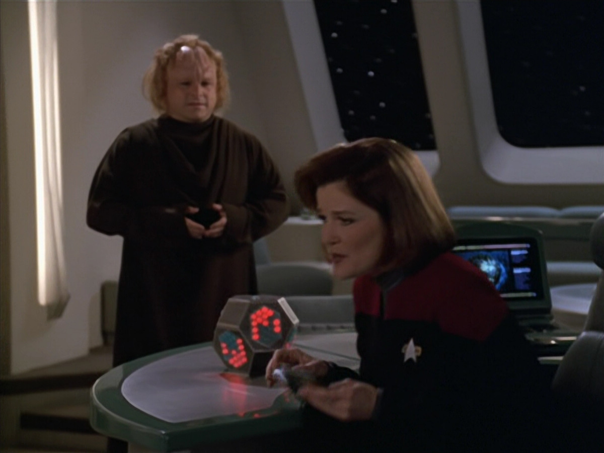 extant_StarTrek_VOY_5x20-ThinkTank_01965.jpg