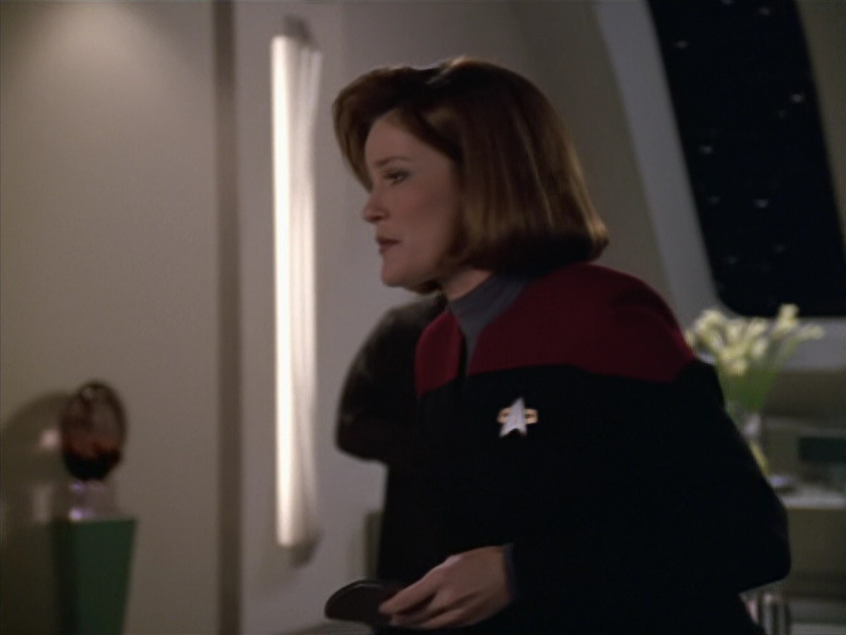 extant_StarTrek_VOY_5x20-ThinkTank_01967.jpg