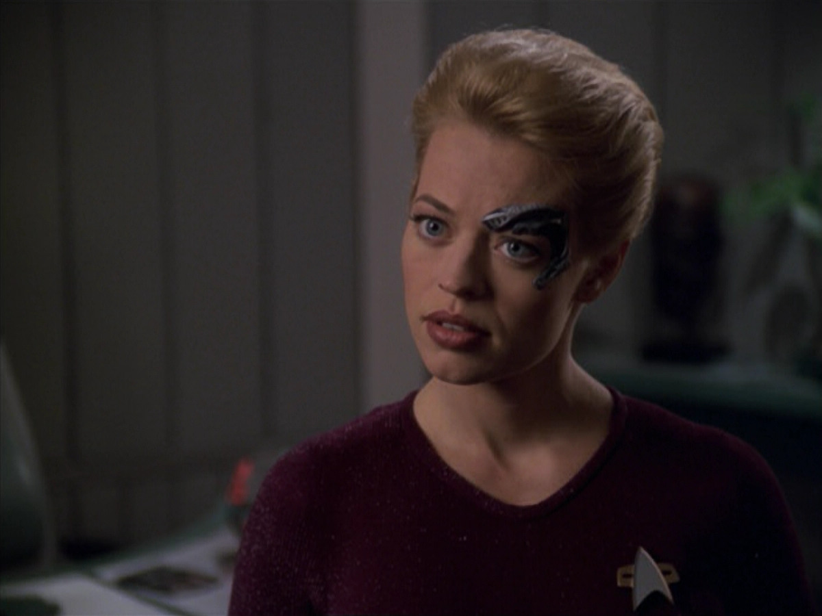 extant_StarTrek_VOY_5x20-ThinkTank_02035.jpg