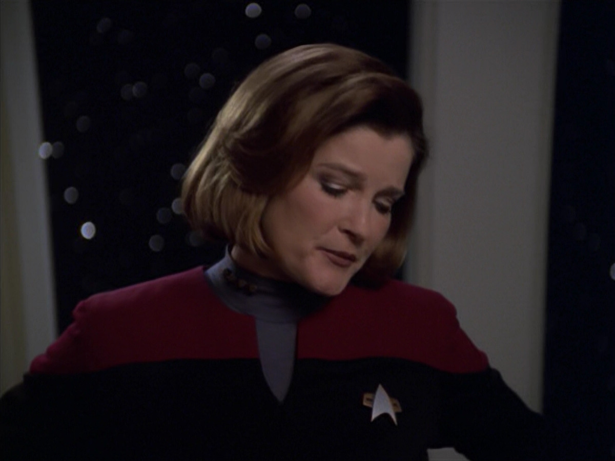 extant_StarTrek_VOY_5x20-ThinkTank_02041.jpg