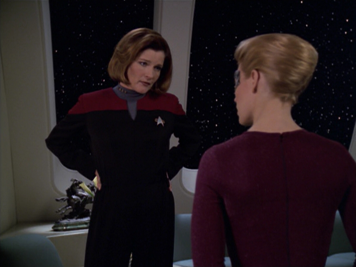 extant_StarTrek_VOY_5x20-ThinkTank_02043.jpg