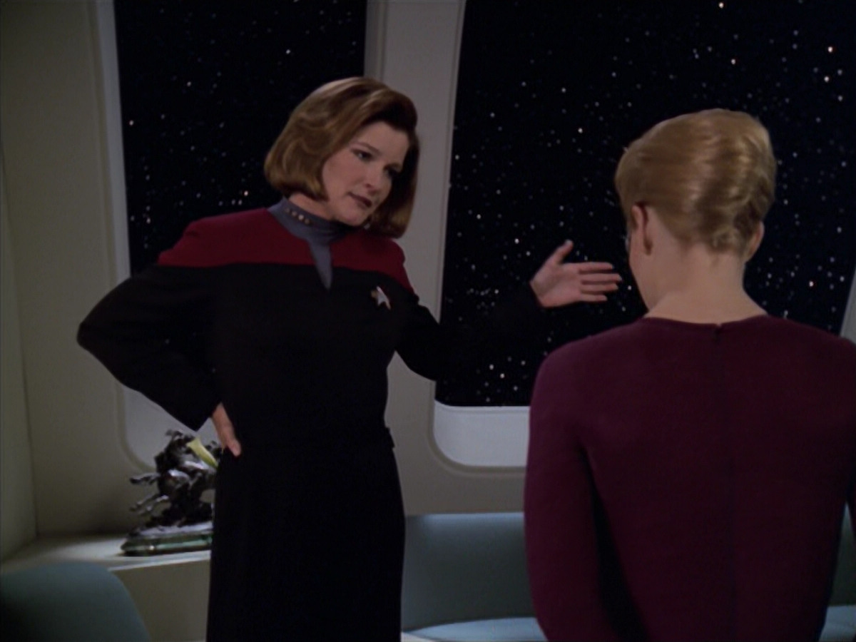 extant_StarTrek_VOY_5x20-ThinkTank_02046.jpg