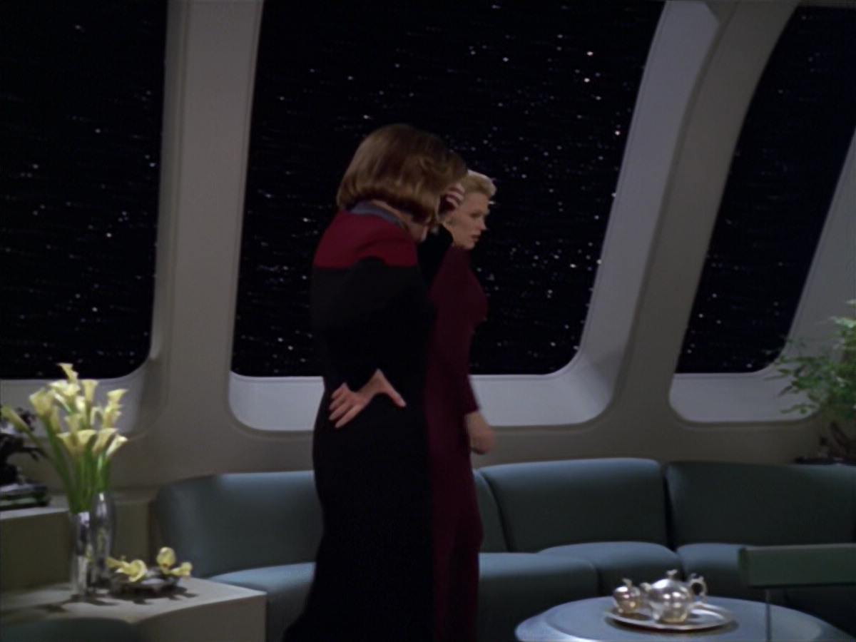 extant_StarTrek_VOY_5x20-ThinkTank_02051.jpg