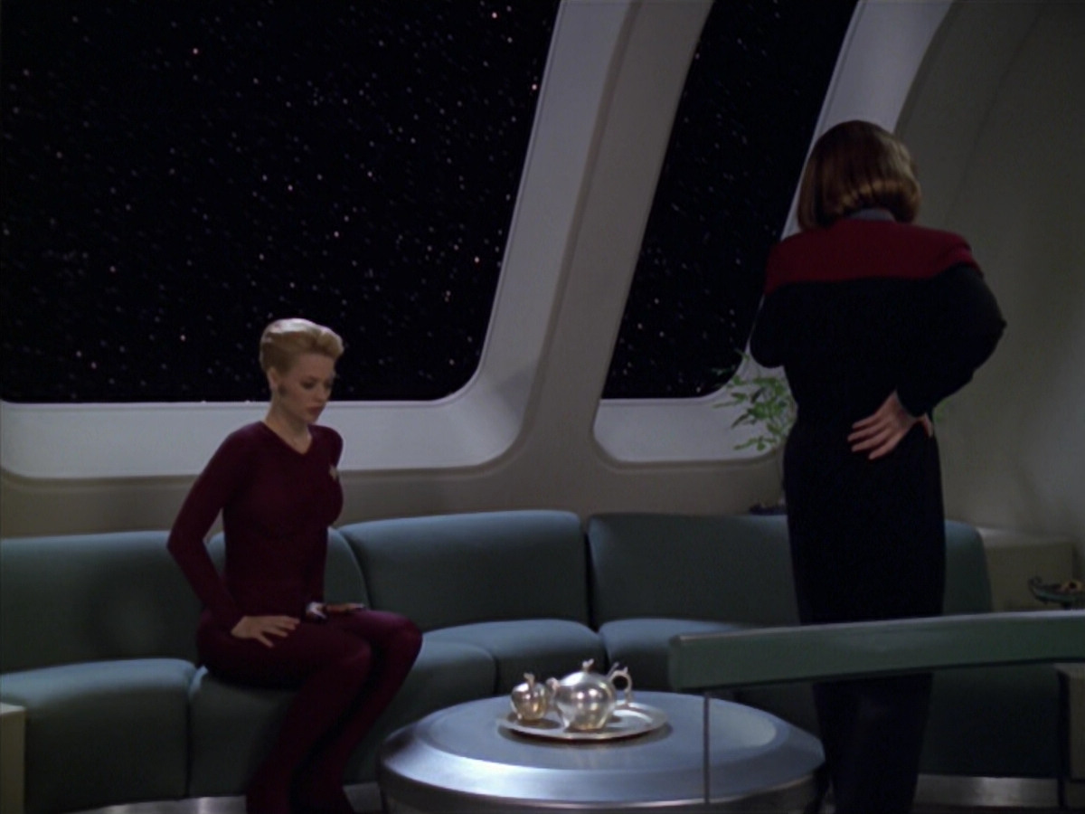 extant_StarTrek_VOY_5x20-ThinkTank_02055.jpg
