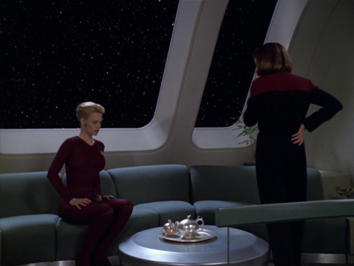extant_StarTrek_VOY_5x20-ThinkTank_02056.jpg