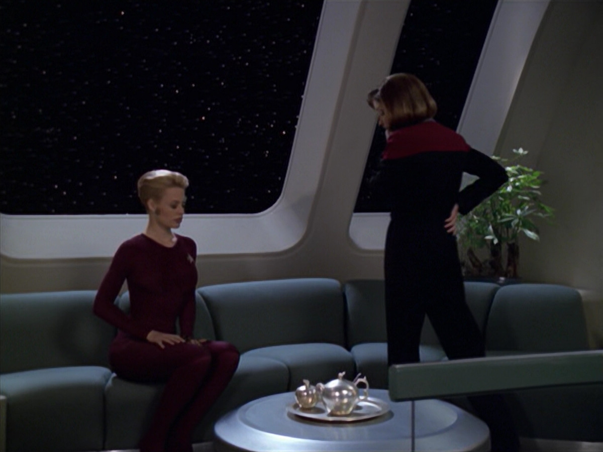 extant_StarTrek_VOY_5x20-ThinkTank_02058.jpg