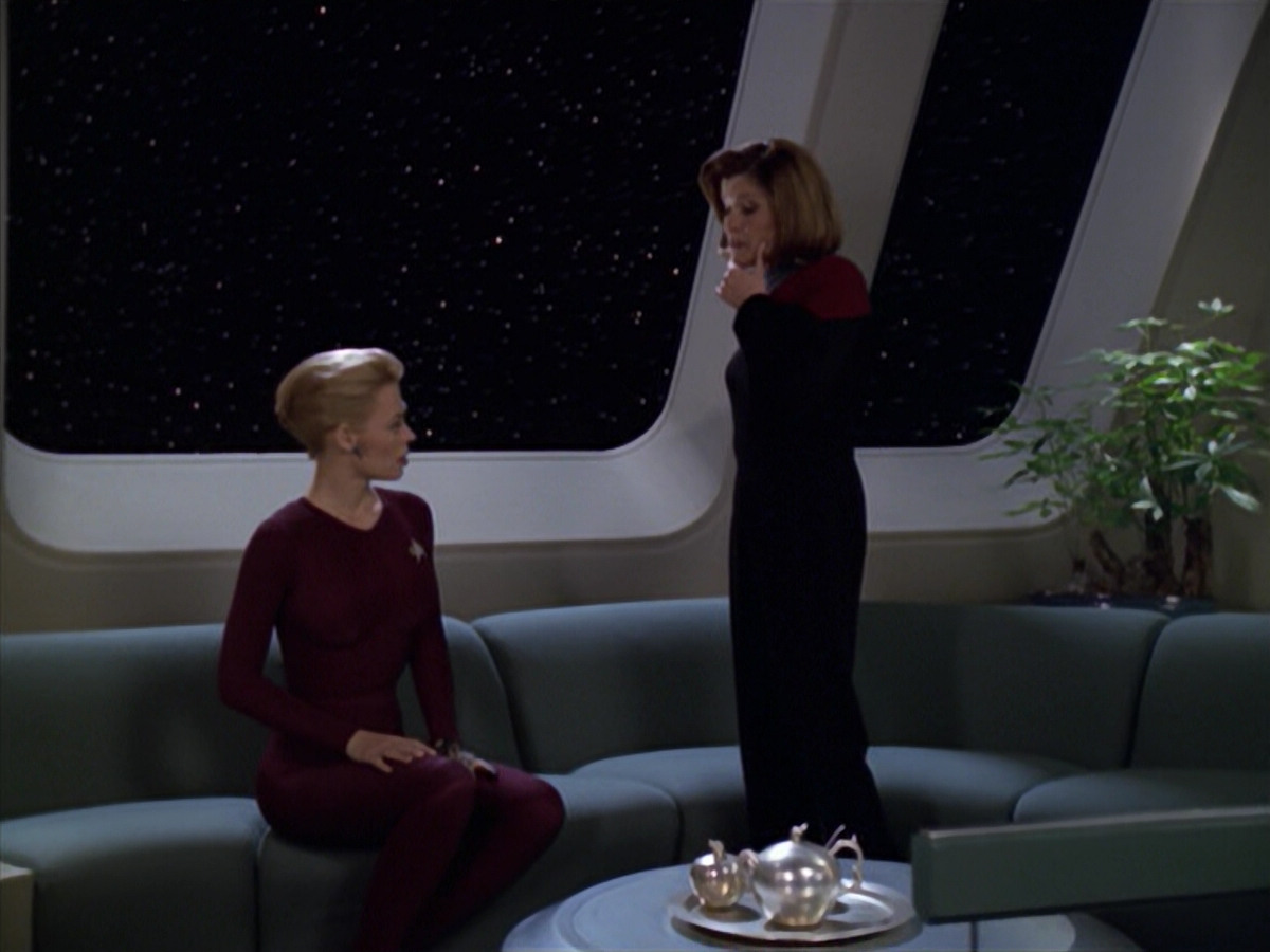 extant_StarTrek_VOY_5x20-ThinkTank_02060.jpg
