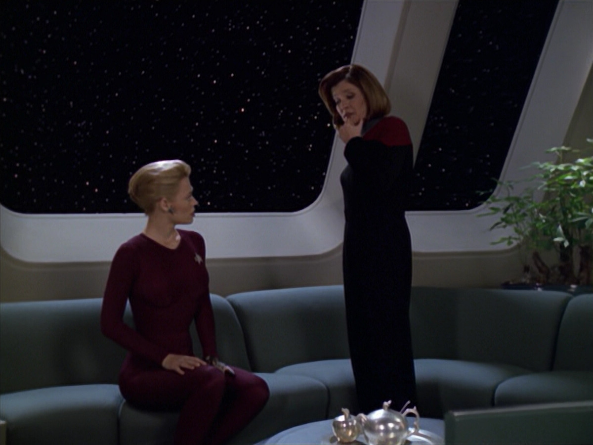 extant_StarTrek_VOY_5x20-ThinkTank_02061.jpg