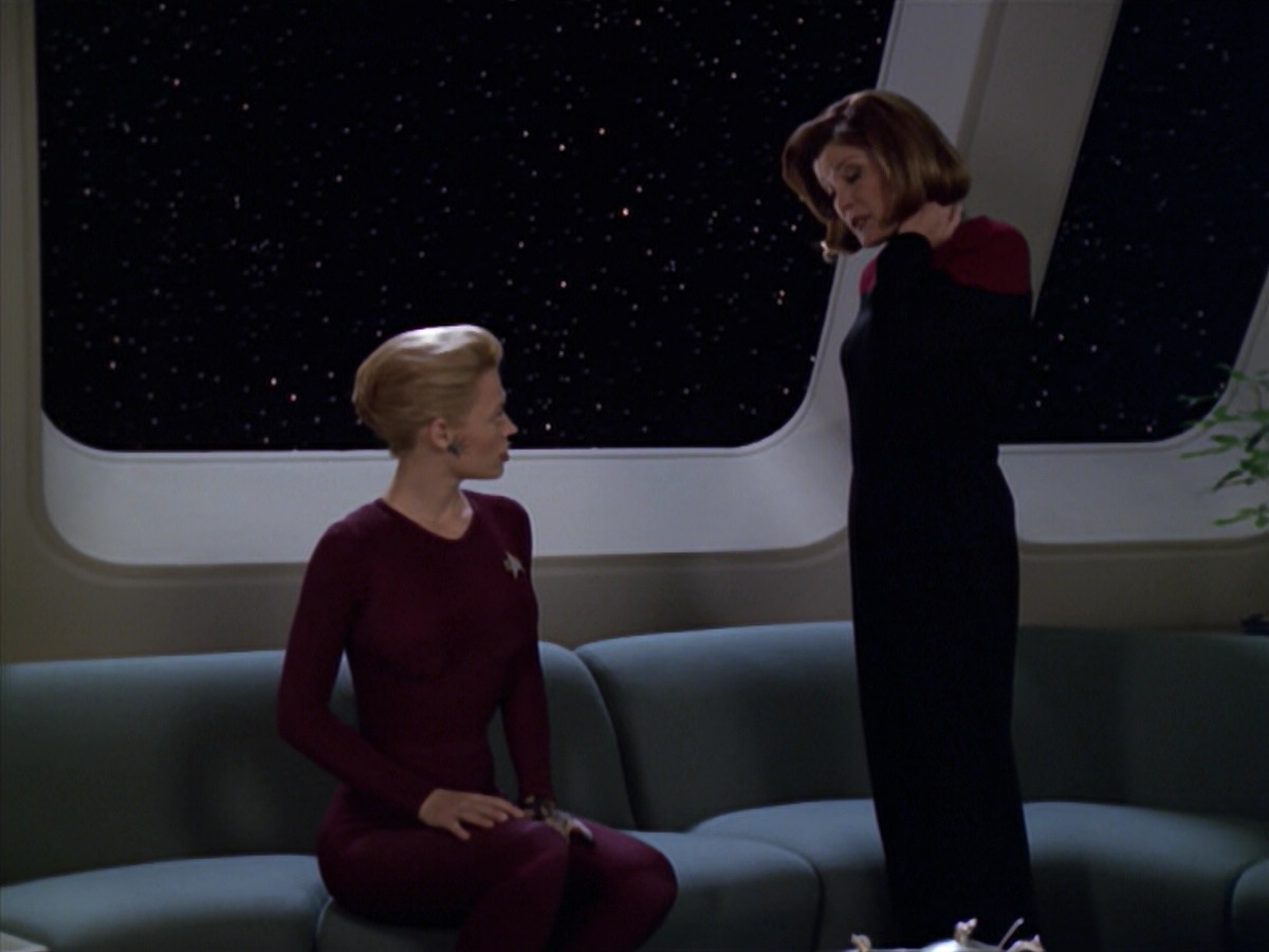 extant_StarTrek_VOY_5x20-ThinkTank_02064.jpg