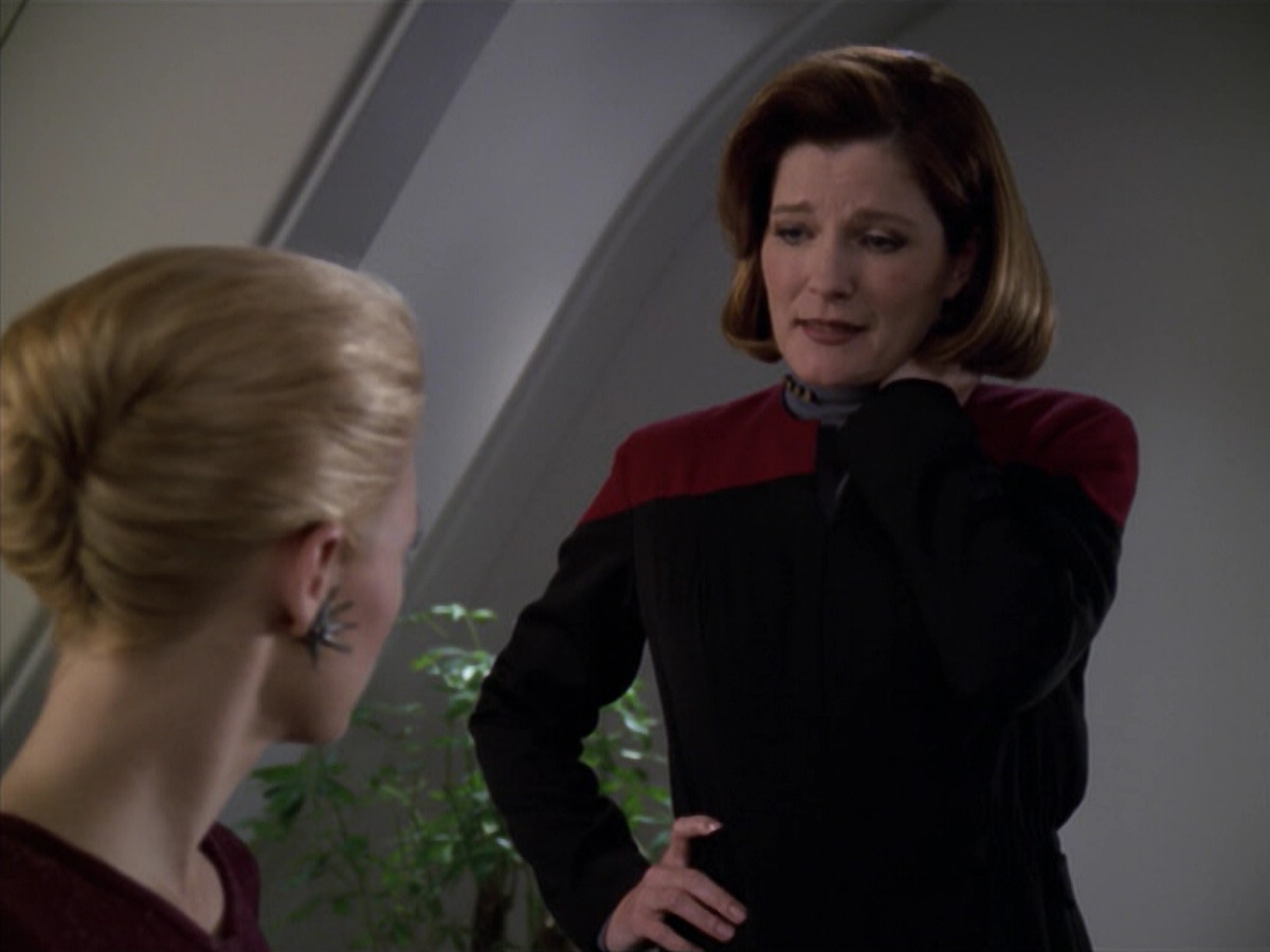 extant_StarTrek_VOY_5x20-ThinkTank_02069.jpg
