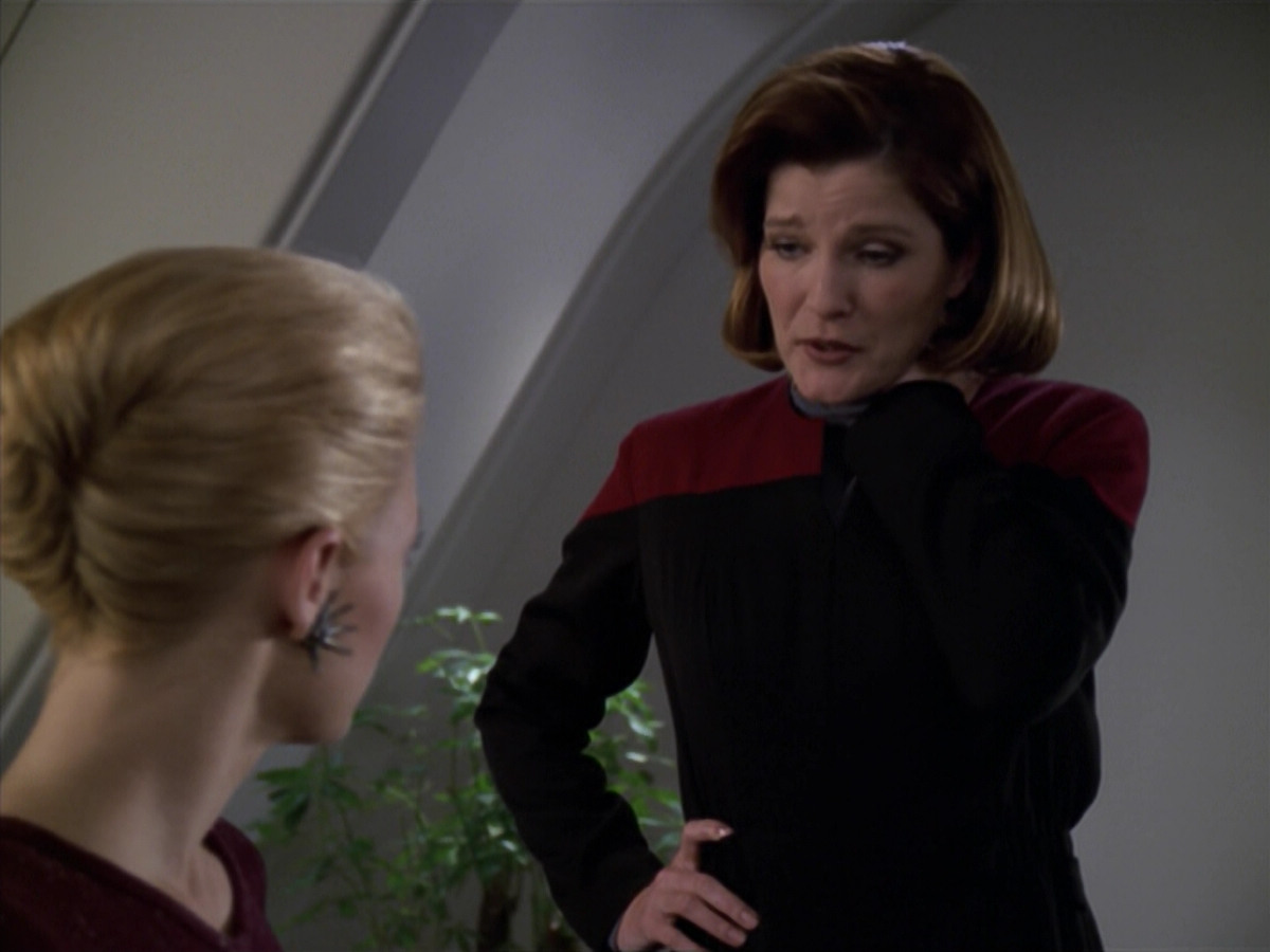 extant_StarTrek_VOY_5x20-ThinkTank_02071.jpg