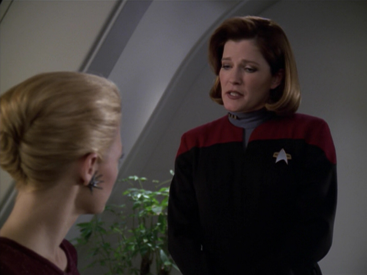 extant_StarTrek_VOY_5x20-ThinkTank_02080.jpg