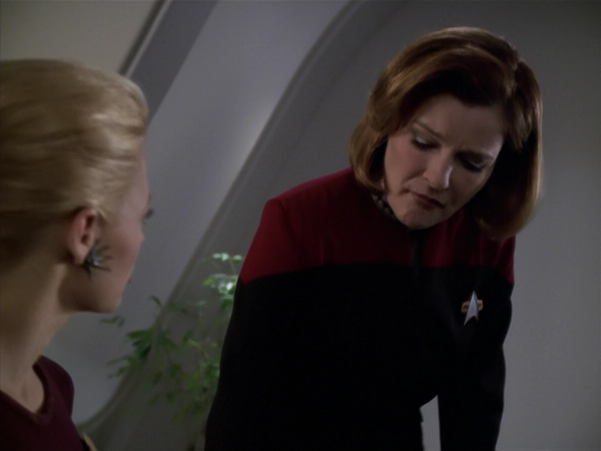extant_StarTrek_VOY_5x20-ThinkTank_02124.jpg
