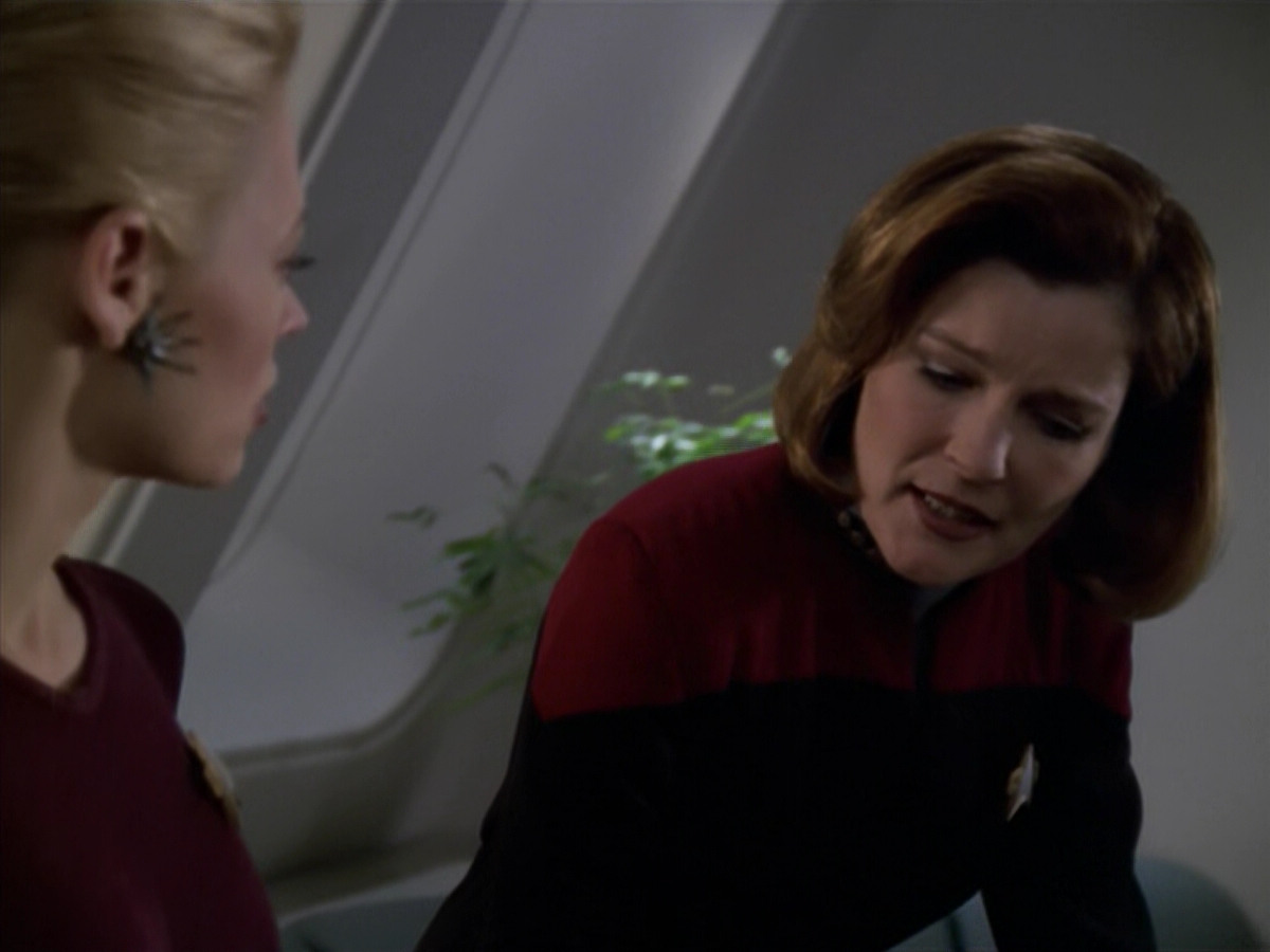 extant_StarTrek_VOY_5x20-ThinkTank_02125.jpg