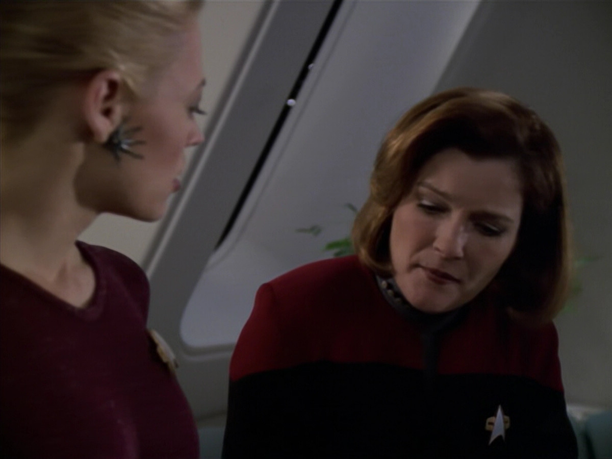 extant_StarTrek_VOY_5x20-ThinkTank_02126.jpg