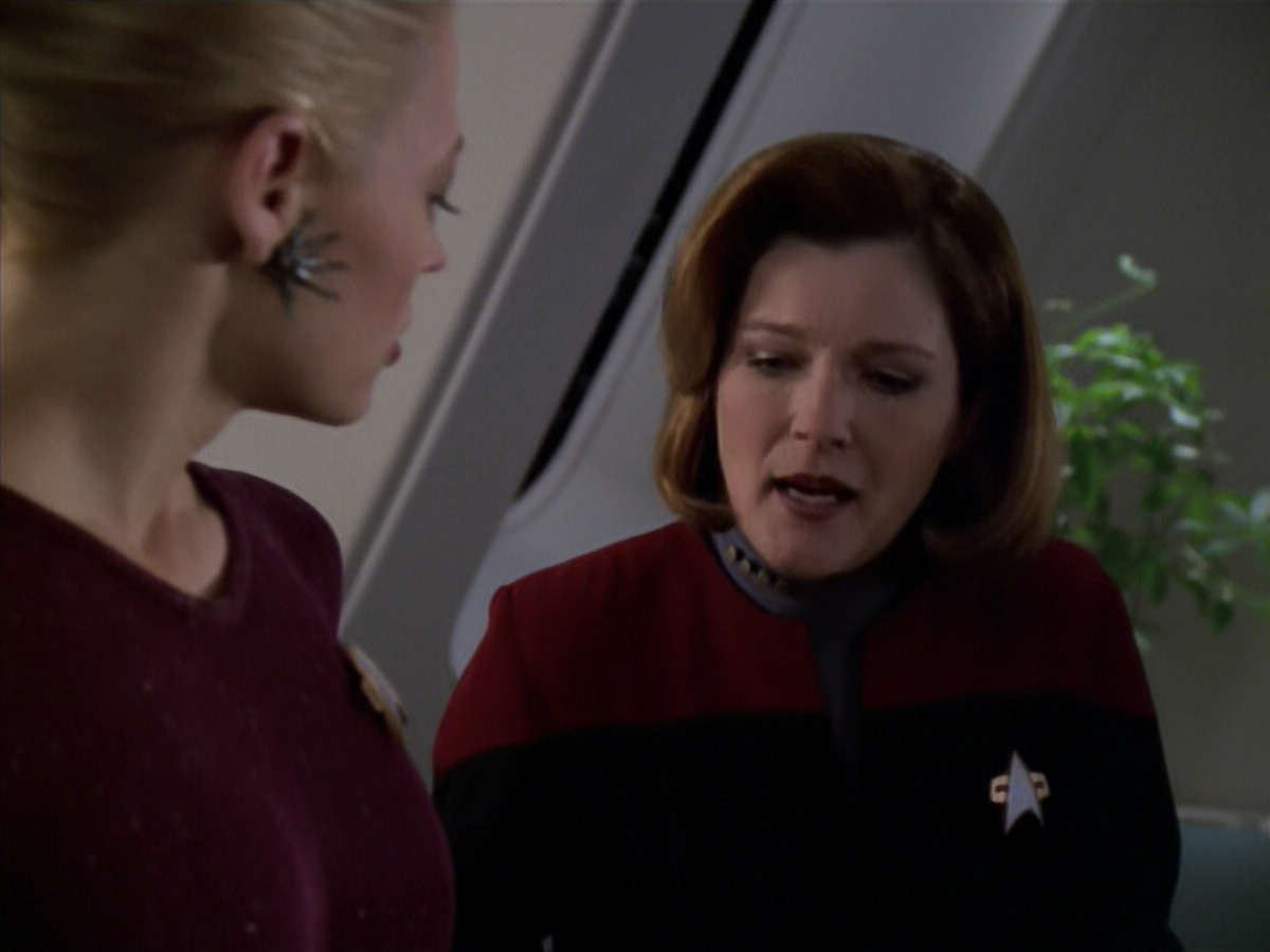 extant_StarTrek_VOY_5x20-ThinkTank_02127.jpg
