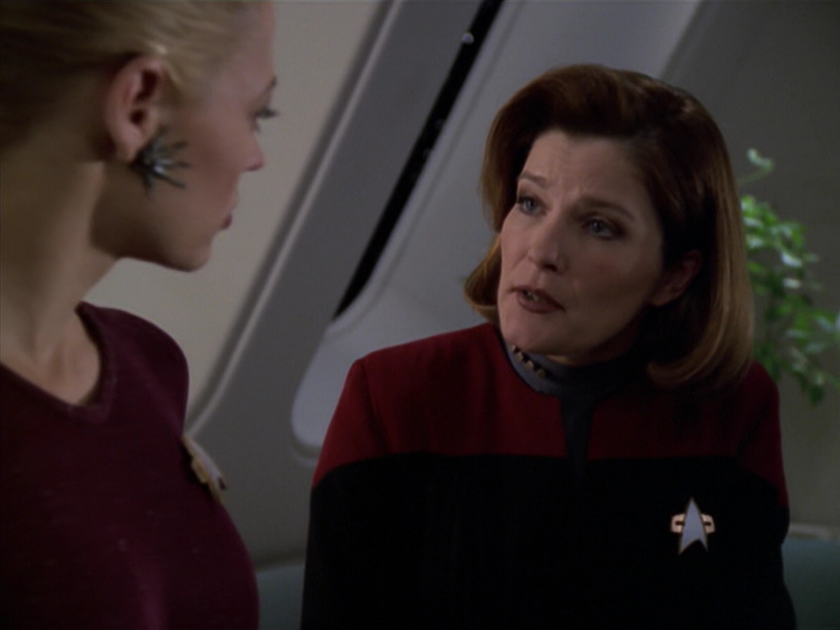 extant_StarTrek_VOY_5x20-ThinkTank_02129.jpg