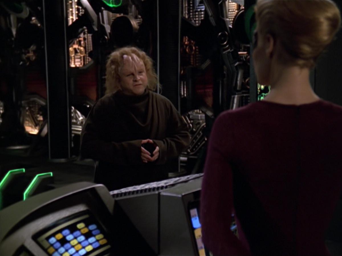 extant_StarTrek_VOY_5x20-ThinkTank_02165.jpg