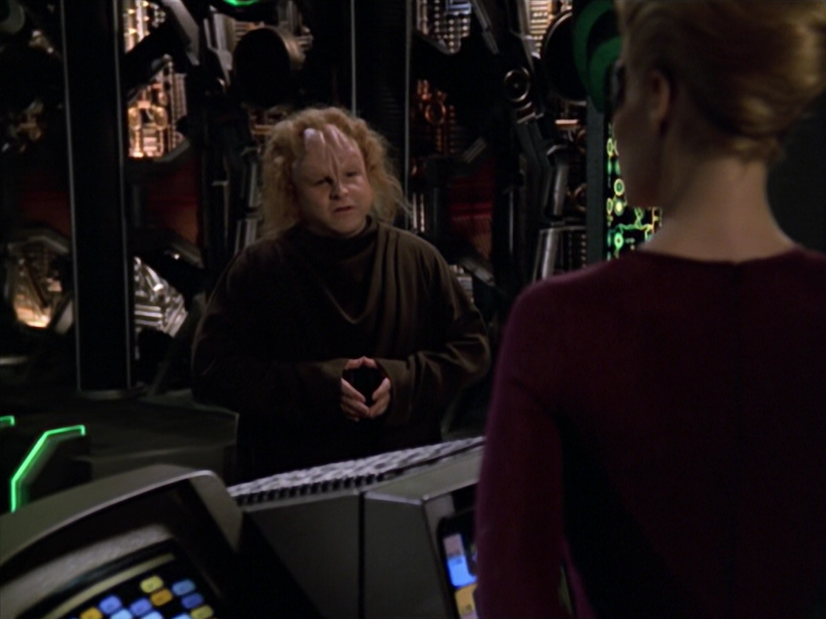 extant_StarTrek_VOY_5x20-ThinkTank_02166.jpg
