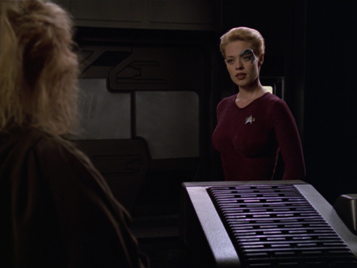 extant_StarTrek_VOY_5x20-ThinkTank_02181.jpg