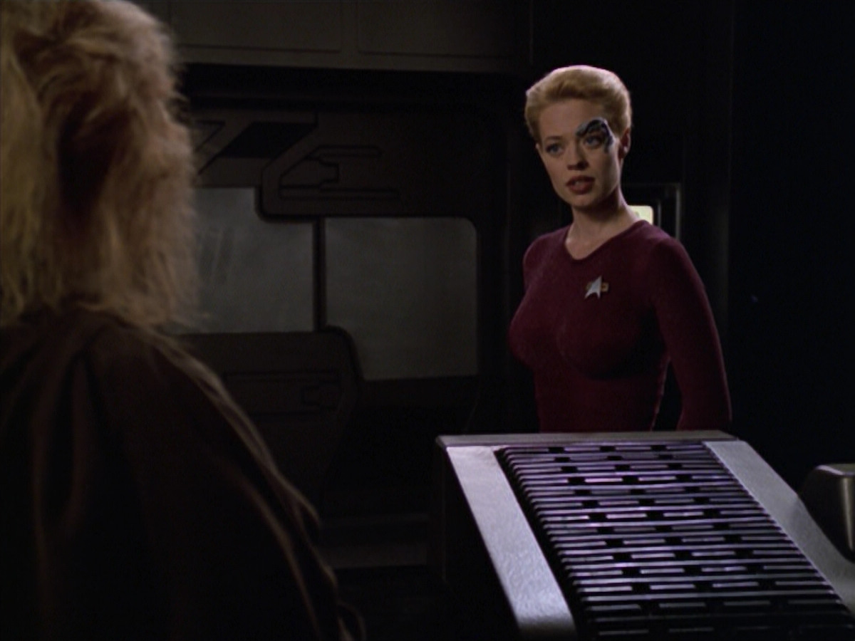 extant_StarTrek_VOY_5x20-ThinkTank_02184.jpg
