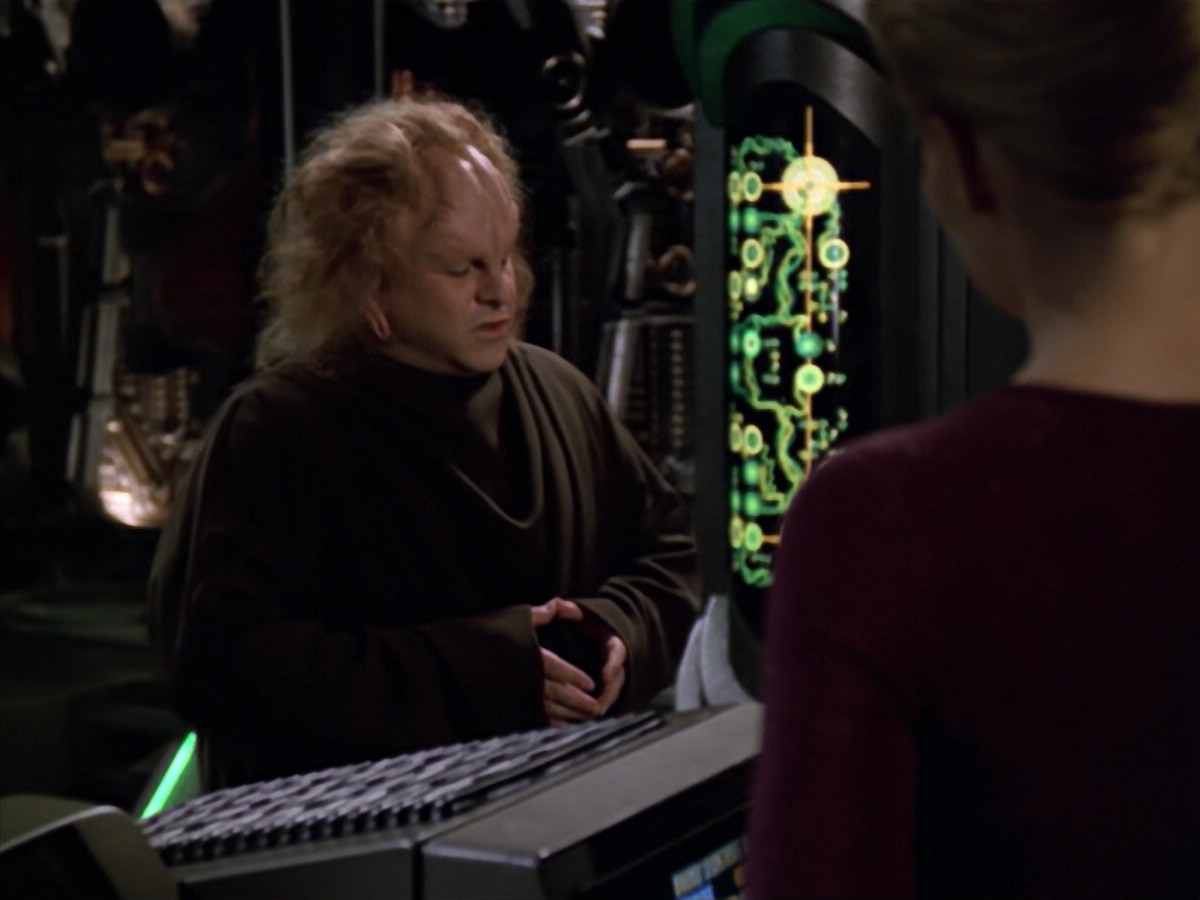 extant_StarTrek_VOY_5x20-ThinkTank_02208.jpg
