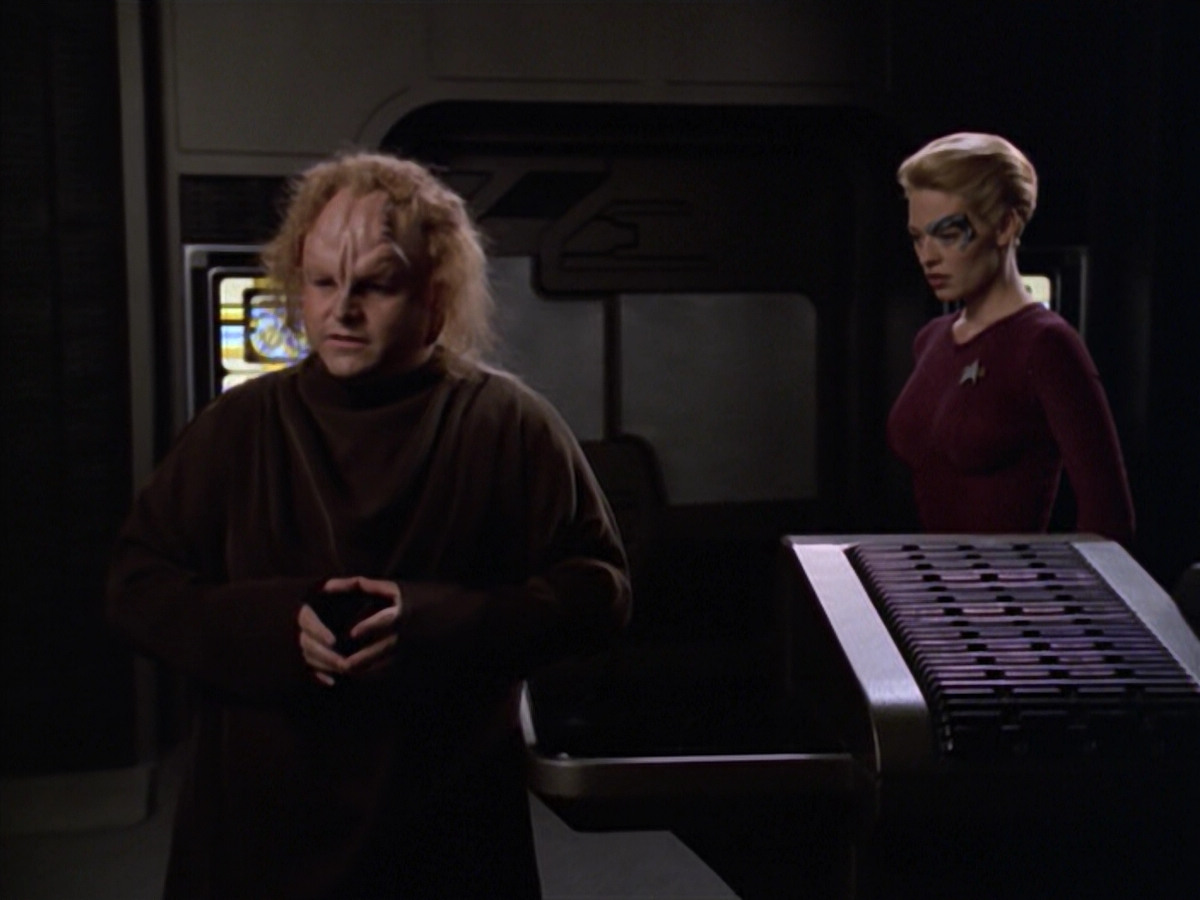 extant_StarTrek_VOY_5x20-ThinkTank_02281.jpg