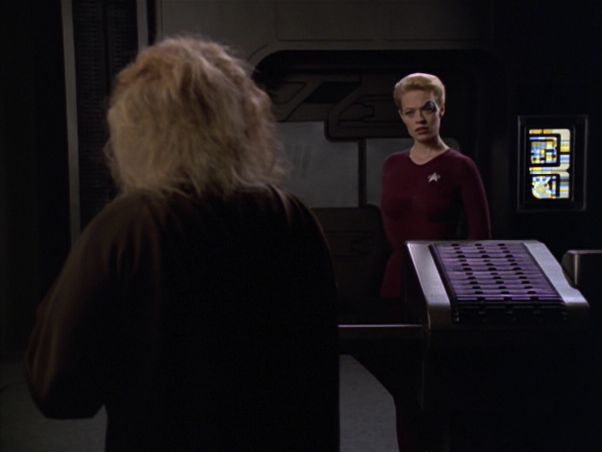 extant_StarTrek_VOY_5x20-ThinkTank_02295.jpg