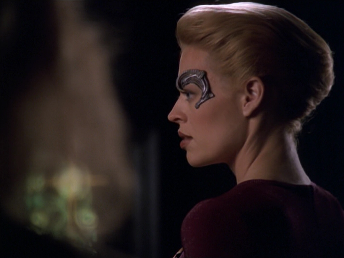 extant_StarTrek_VOY_5x20-ThinkTank_02375.jpg
