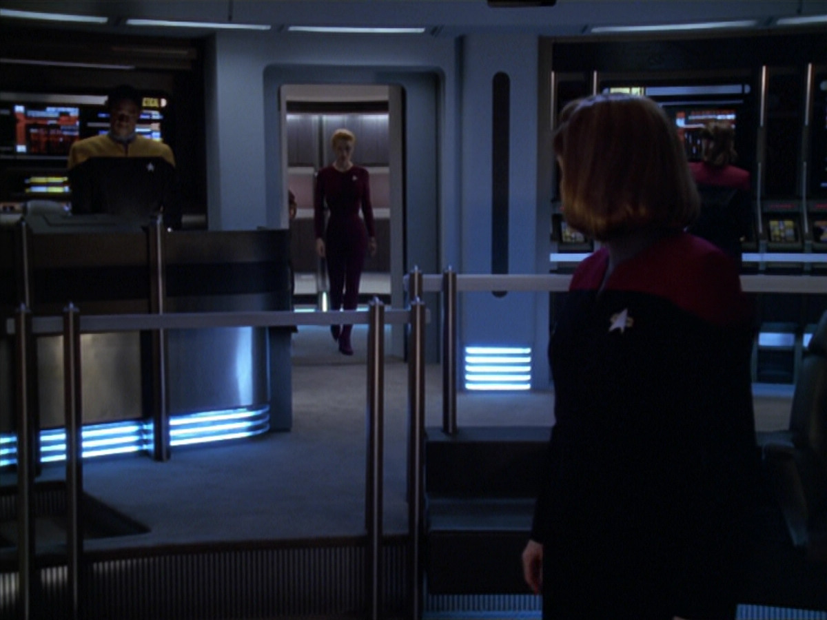 extant_StarTrek_VOY_5x20-ThinkTank_02419.jpg