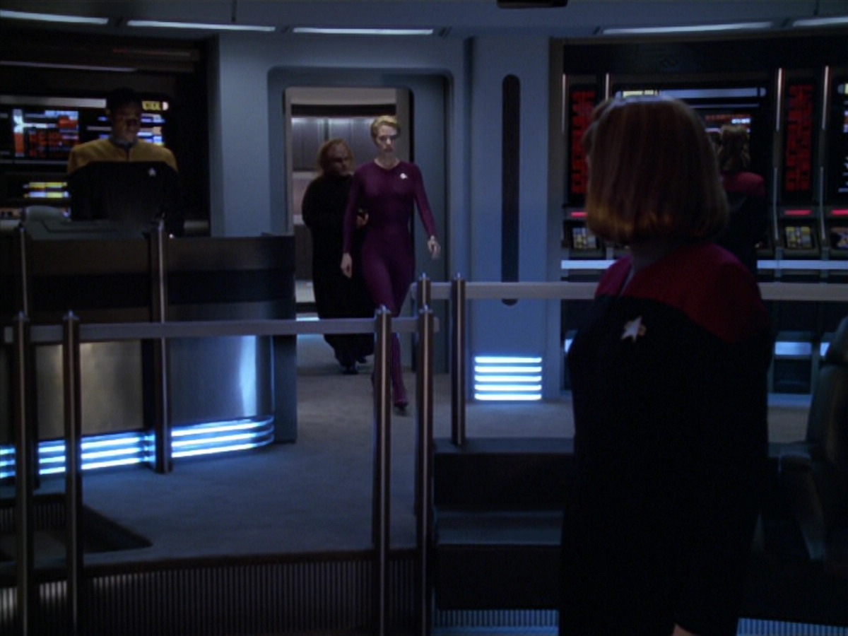 extant_StarTrek_VOY_5x20-ThinkTank_02421.jpg